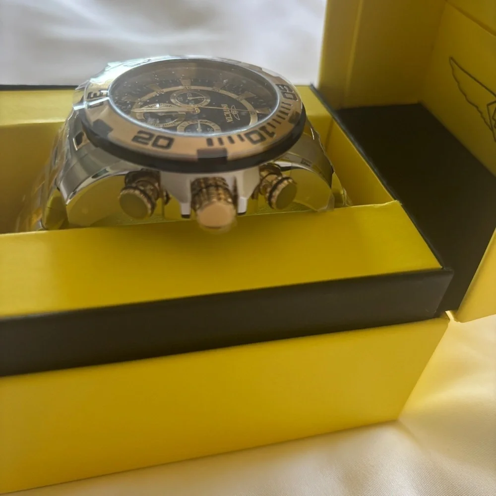 Men’s Stunning Invicta Pro Diver Quartz‎ Chronograph Quartz Dial Watch
